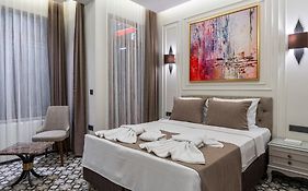 Pera Luna Premium Hotel